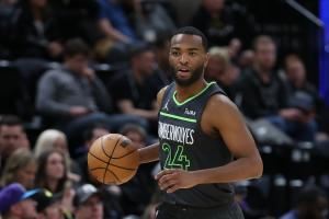  对阵76人曾单场轰53分！媒体人：TJ-沃伦将代表广州打NBA季前赛