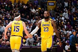 里夫斯：就算勒布朗六年前退役他仍是GOAT 他继续打就是因为热爱