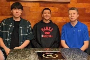  吃着火锅唱着歌！郭士强&李昂在美考察期间 探望了杨瀚森
