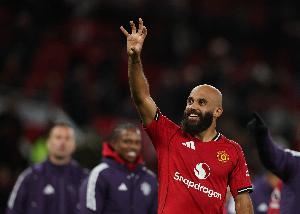  詹俊：在曼彻斯特酒吧看球很热闹，热刺和曼联的差距在于姆伯莫