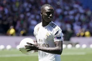  马卡：阿隆索在训练中尝试让费兰-门迪担任中后卫