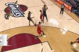  这球有讲究！亨特绕掩护体前变向急停拔起 成功打成3+0