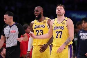  隆多：NBA各队都在跑相同的战术 湖人等队是前锋发起进攻不需控卫