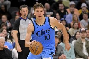  再获机会表现可以！博格丹8中4拿11分6助攻 正负值+10全队最高