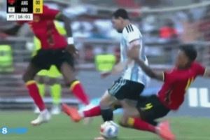  友谊赛这强度？梅西遭安哥拉球员背后剪刀脚，阿尔马达眉骨被打破