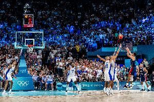  詹姆斯谈金色匕首：库里根本没看到筐 那是晚安时间&所有人该睡了