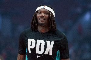  队记：开拓者在罗威完全恢复健康前不会让他打背靠背