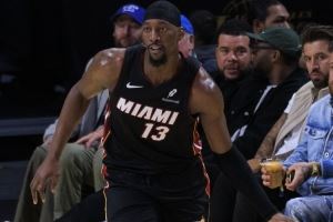  热巴：看队友拼搏却无能为力很难受 伤缺时就扮演哈斯勒姆的角色